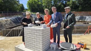 Feierliche Grundsteinlegung des Cube3 – Neubau des Instituts für Hörtechnik und Akustik (IHTA)