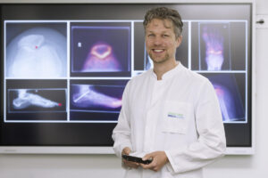 Professor Daniel Truhn, Oberarzt an der Uniklinik RWTH Aachen und Lehrbeauftragter für Bildgebung und Bildverarbeitung an der Fakultät für Elektrotechnik und Informationstechnik.