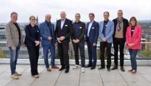 Professor Dirk Müller, Institut für Gebäude- und Raumklimatechnik, Professorin Janina Fels, Institut für Hörtechnik und Akustik, RWTH-Rektor Professor Ulrich Rüdiger, Professor Klaus Genuit, Gründer der HEAD-Genuit-Stiftung, Dr. André Fiebig, TU Berlin, Professor Thomas Kraus, Institut für Arbeits-, Sozial- und Umweltmedizin, Professor Marcel Schweiker, Lehrstuhl für Healthy Living Spaces, Professor Frank Lohrberg, Profilbereich Built and Lived Environment (BLE), Professorin Christa Reicher, Institut für Städtebau (v. l.)