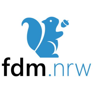 Logo von fdm.nrw: blaues Eichhörnchen mit einer Eichel auf weißem Hintergrund, darunter in schwarz-blauer Schrift fdm.nrw