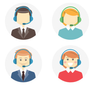 Vier Call Center Figuren mit Headset