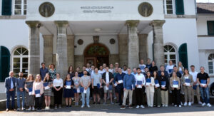 Gruppenfoto der 54 Azubi-Absolventen der RWTH